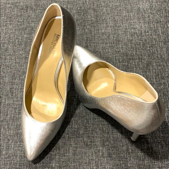 MICHAEL Michael Kors Shoes - Michael Kors Silver Pumps 👠 Sz: 6.5